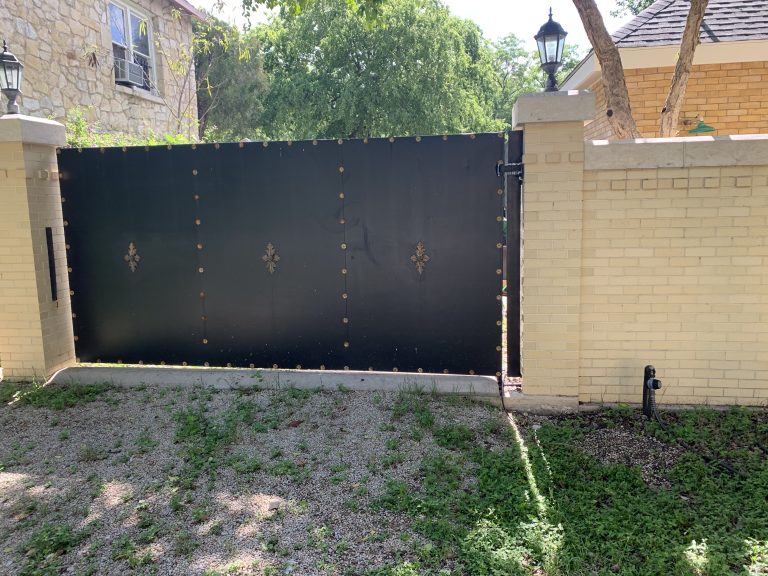 Gates 010