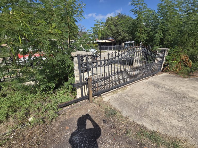 Gates 030