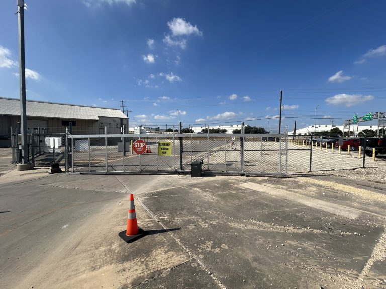 Gates 044