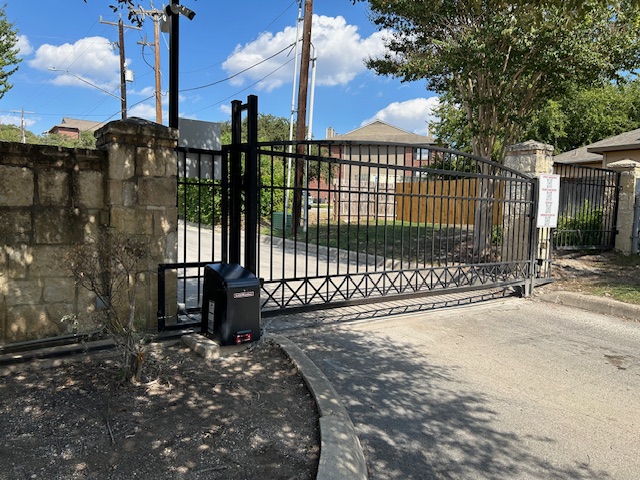Gates 052
