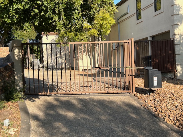 Gates 055