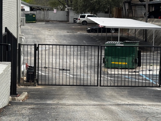 Gates 069