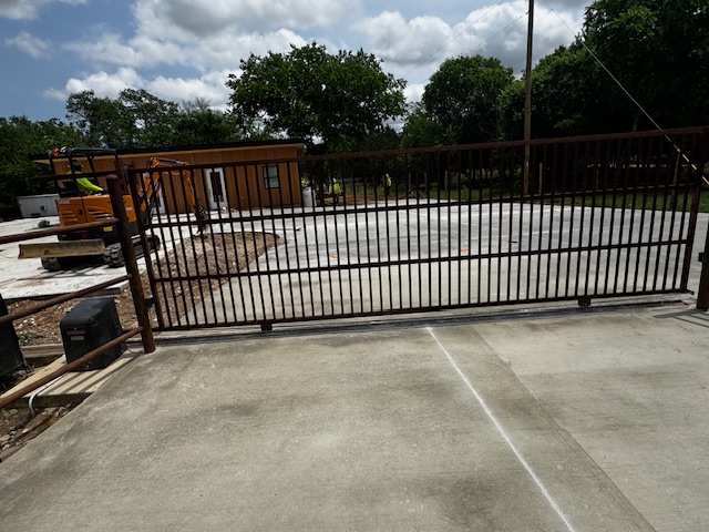 Gates 070