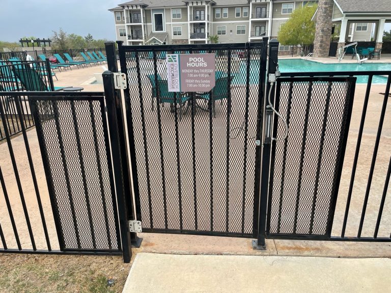 Gates 077